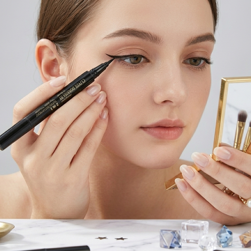 2-in-1 Waterproof Winged Eyeliner Pen & Star Eye Stamp – Ultra-Black & Smudge-Proof (36H Long Lasting)